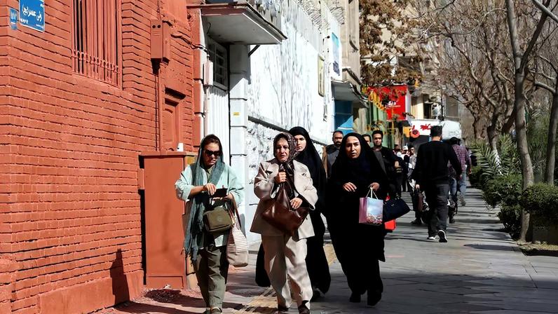 Ataque dos EUA e de Israel provoca medo e pânico no Irã