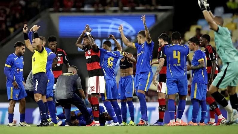 Sampaio Corrêa atualiza condição de jogador que desmaiou contra o Flamengo