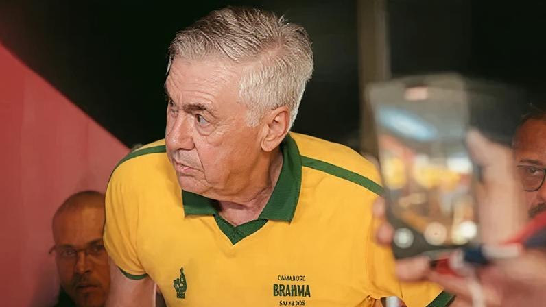Léo Santana convoca Ancelotti sobre Neymar em evento em Salvador
