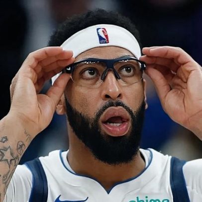 Anthony Davis animado com chance de jogar ao lado de Alex Sarr