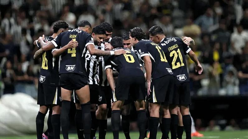 Equipe do Atlético em campo (Foto: Gilson Lobo/GazetaPress)