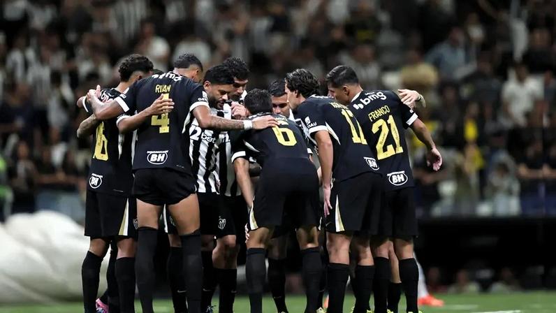 Jogadores do Atlético antes da partida contra o Palmeiras na Arena MRV (Foto: Gilson Lobo / GazetaPress)