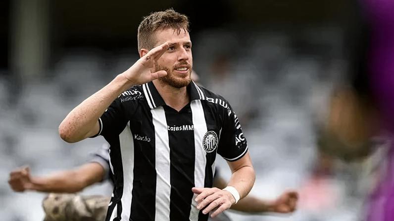 Aylon comemora gol sobre o Coritiba na semifinal do Paranaense