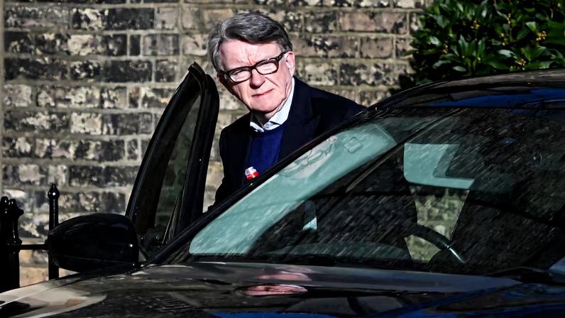 Ex-embaixador britânico nos EUA, Peter Mandelson, é preso