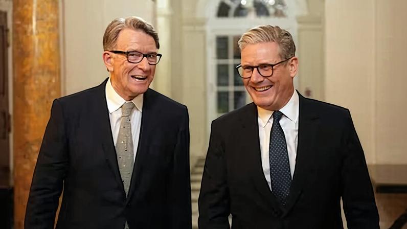 Peter Mandelson y Keir Starmer, el 26 de febrero de 2025 en la residencia del embajador británico en Washington.