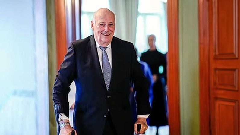 Rei Harald V da Noruega recebe alta após internação em Tenerife por infecção