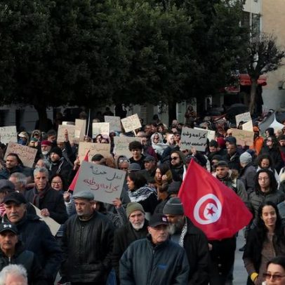 Tunísia mantém e amplia penas para opositores e funcionários de segurança