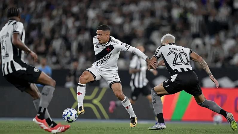 Vasco busca virada; Botafogo poupa elenco no clássico do Carioca