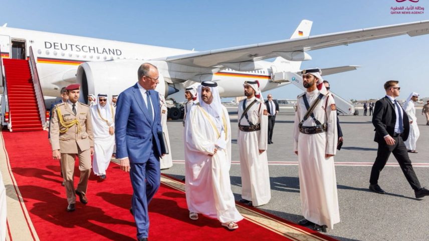 Merz expressa preocupações com escalada do Irã durante viagem ao Golfo