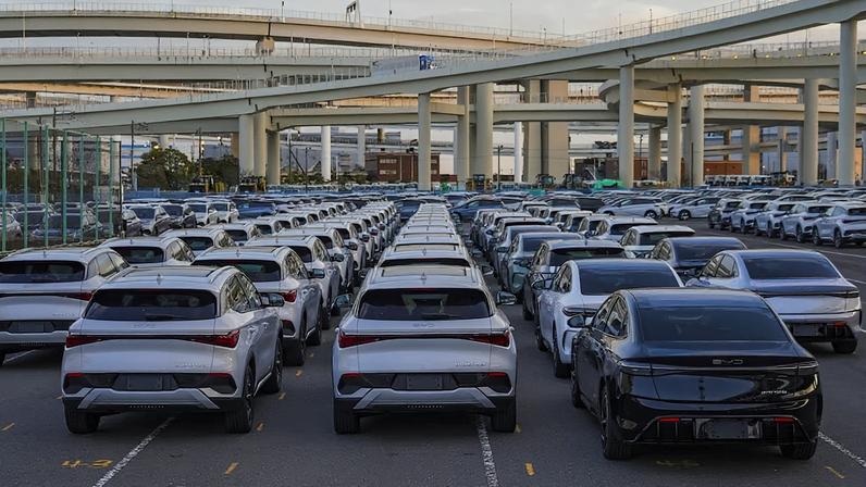 A BYD busca defender os seus direitos em relação às tarifas declaradas por Donald Trump por meio de ordens executivas (Foto: Toru Hanai/Bloomberg)