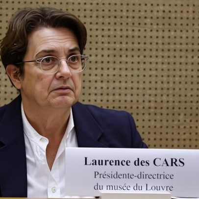 Presidenta do Louvre deixa o cargo após crise por roubo das Joias da Coroa