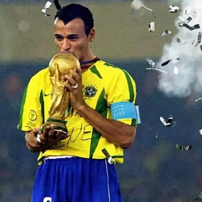 Campeão mundial Cafu joga partida da NBA sob comando de Antetokounmpo