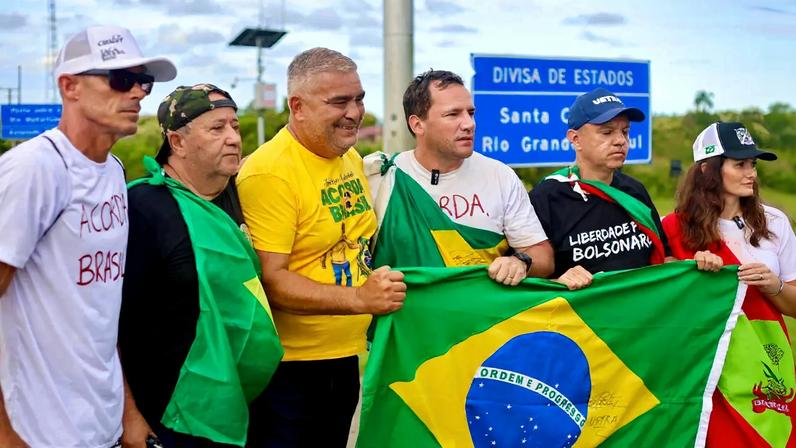 Após cinco dias de caminhada pelo estado gaúcho, deputado do PL assume movimento em Santa Catarina. (Foto: Paulo Brinhosa/Gabinete do deputado Sargento Lima)