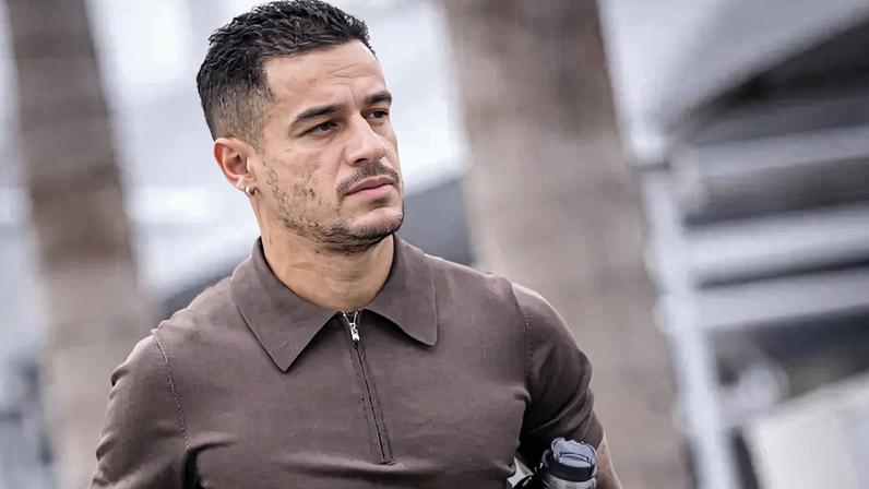 Coutinho chega ao CT Moacyr Barbosa para pré-temporada do Vasco (Foto: Dikran Sahagian /VascoDaGama)