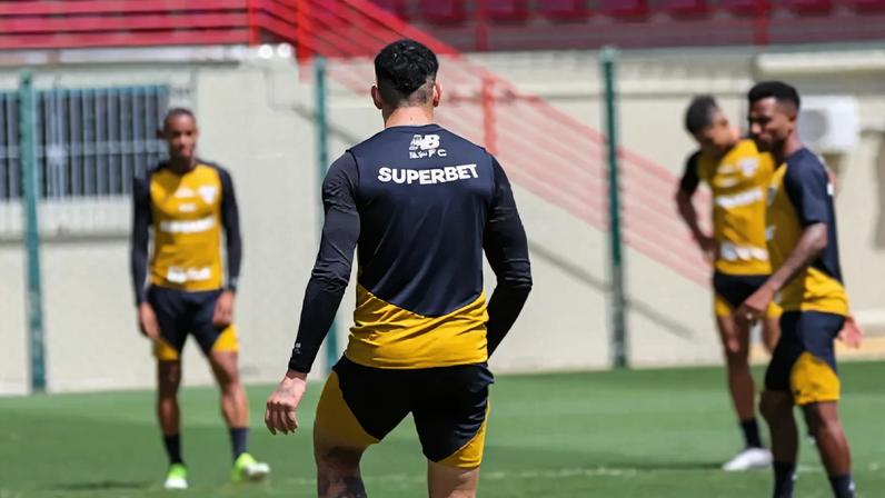 São Paulo encerra treinos para enfrentar o Palmeiras; desfalques e escalação provável