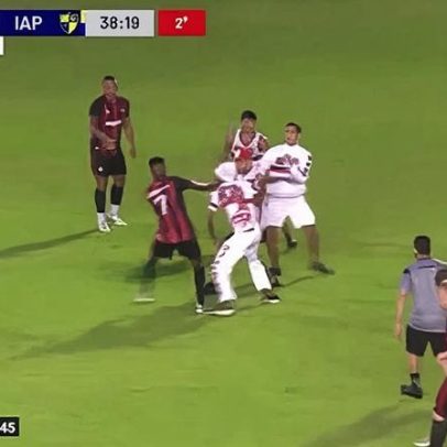 Torcedores invadem o gramado e agredem jogadores em jogo do Maranhense
