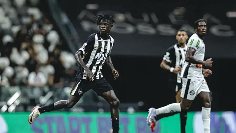 Cissé em estreia como profissional (Foto: Pedro Souza / Atlético)