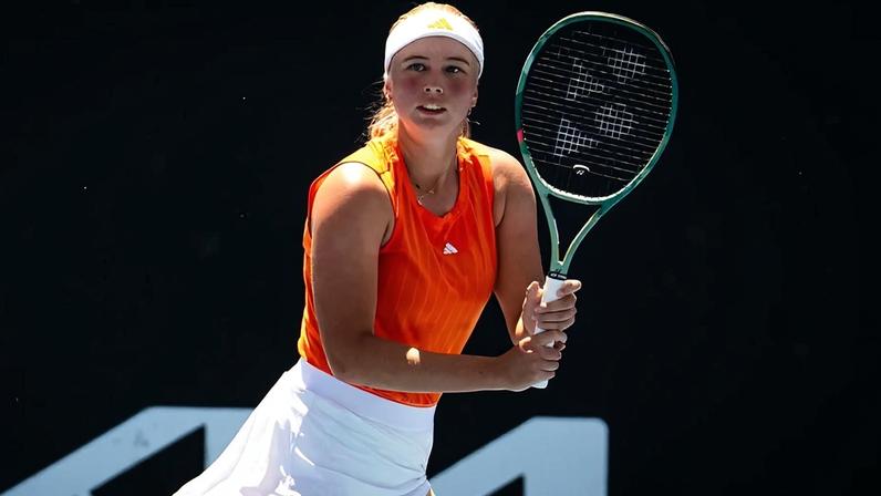 Tauson e Samsonova avançam em Abu Dhabi; Navarro e Fernandez caem