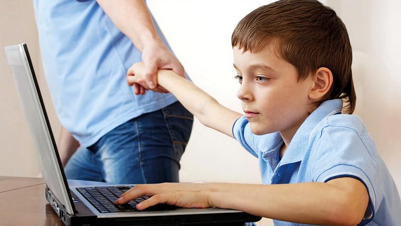 Família ou telas: quem educa as crianças?