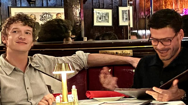 Storrie e Arnaud alimentam rumores de romance após jantar juntos