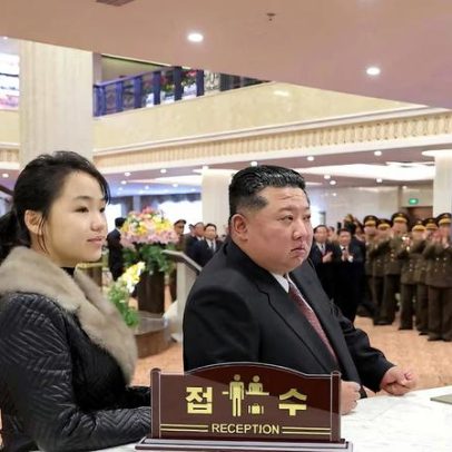 Retrato de Ju-ae, filha de Kim Jong-un, apontada como herdeira, segundo Seul