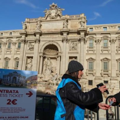 Roma institui taxa de acesso à Fontana di Trevi para conter moedas jogadas