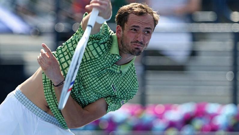 Medvedev derrota Wawrinka e avança às quartas em Dubai pelo 4º ano