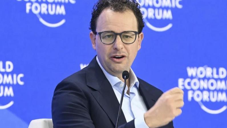 CEO da Anthropic alerta sobre lavagem cerebral da IA na sociedade