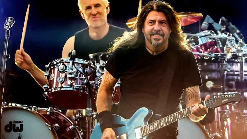 Dave Grohl comenta saída de Josh Freese do Foo Fighters e continuidade
