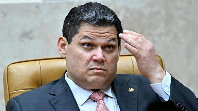 Davi Alcolumbre, presidente do Senado, enfrenta pressão após operação da PF atingir aliado no Amapá (Foto: EFE/Andre Borges)