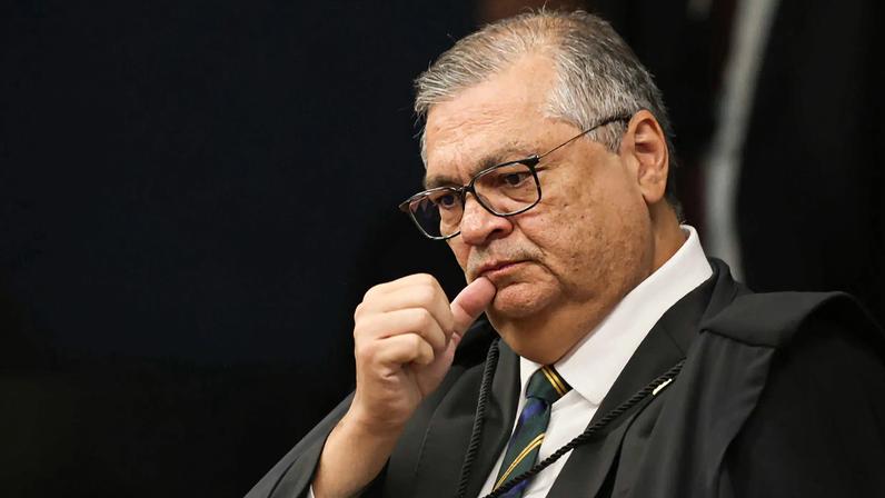 Dino freia supersalários após Congresso aprovar novos benefícios