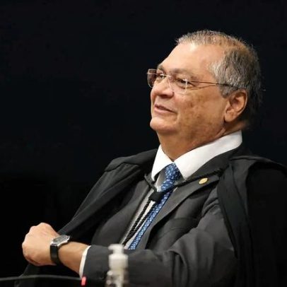 Dino ironiza campanha bolsonarista contra sandálias Havaianas