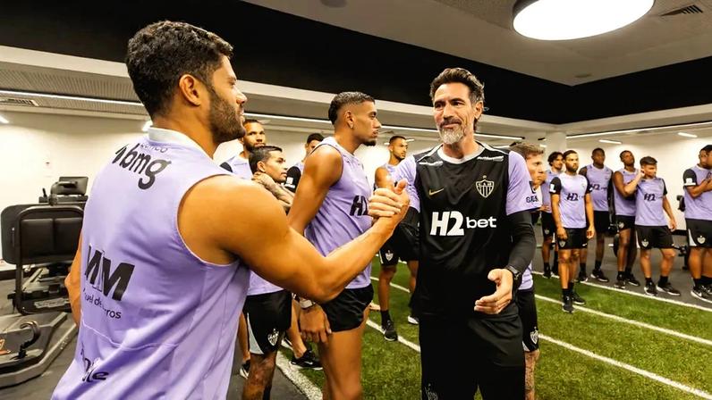 Domínguez apresentado no Atlético (Foto: Pedro Souza / Atlético)