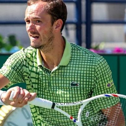 Medvedev vence Aliassime e busca bi inédito na 42ª final