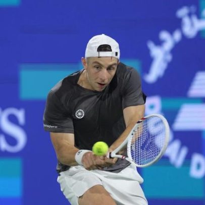 Griekspoor vence Rublev, supera lesão e avança à final em Dubai