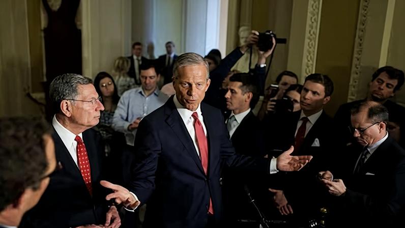 John Thune en conferencia de prensa en el Capitolio, en Washington, este martes.