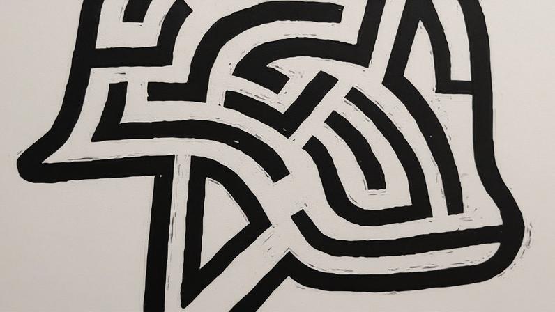 Conflito entre Ucrânia e Rússia persiste sem vitória clara; apelo diplomático é essencial