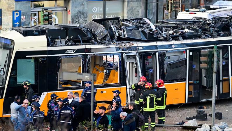Bonde descarrila no centro de Milão, pelo menos uma pessoa morre
