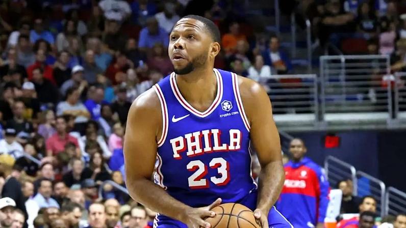 76ers trocam veterano e abrem espaço para jogador revelação