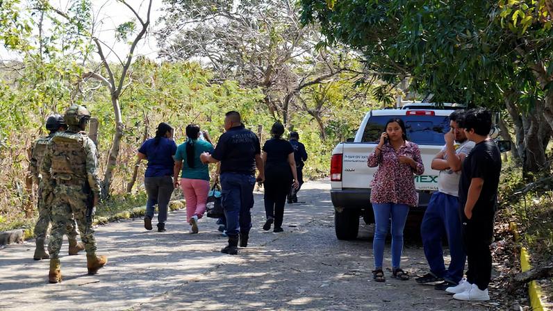 Pemex pipeline explosion leaves dead and injured, in Loma Larga