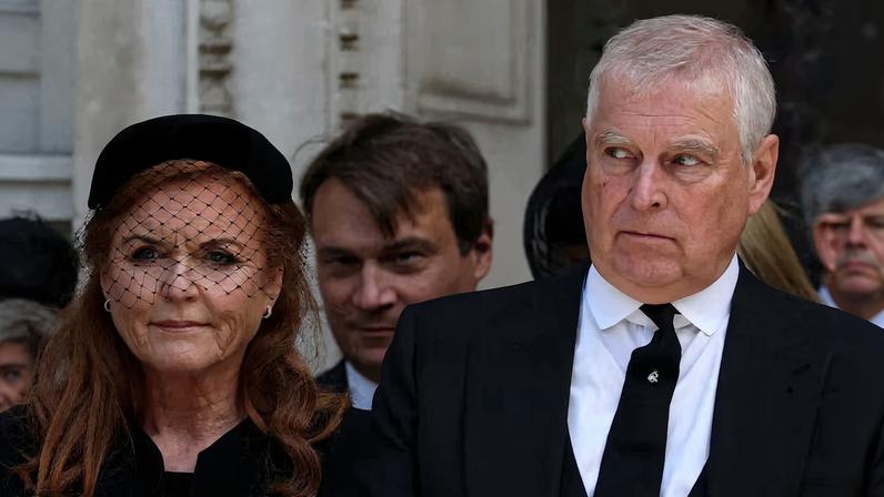 Ex-mulher de Andrew Mountbatten-Windsor, Fergie, ligada a Epstein