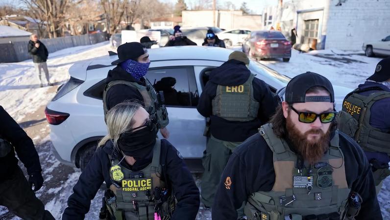 Juiz determina que ICE bloqueou acesso de detidos a advogados em Minnesota
