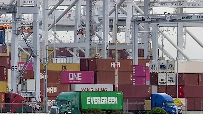 Novos aranceles entram em vigor em 10%, apesar de Trump ter dito 15%