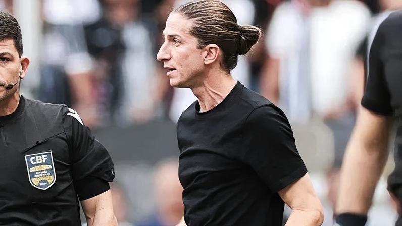 Filipe Luís, treinador do Flamengo, na decisão da Supercopa do Brasil