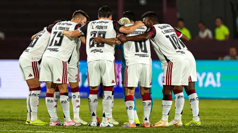 Equipe do Flamengo reunida no jogo de ida da Recopa, contra o Lanús (Foto: GiGilvan de Souza/Flamengo)