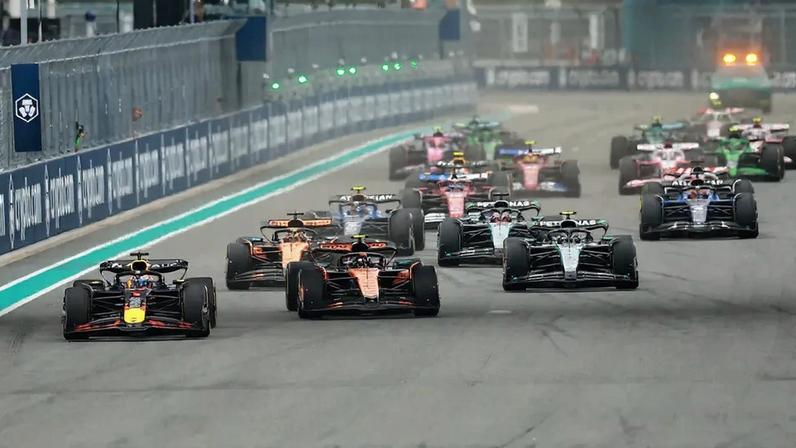 Largada do GP de Miami da Fórmula 1 (Foto: Hector Vivas / GETTY IMAGES NORTH AMERICA / Getty Images via AFP)