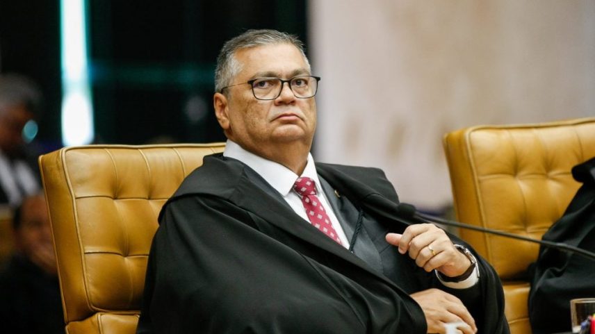 Combate aos penduricalhos fortalece serviço público