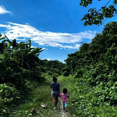 Exposição sobre pista de narco na Amazônia da Mongabay chega aos palcos