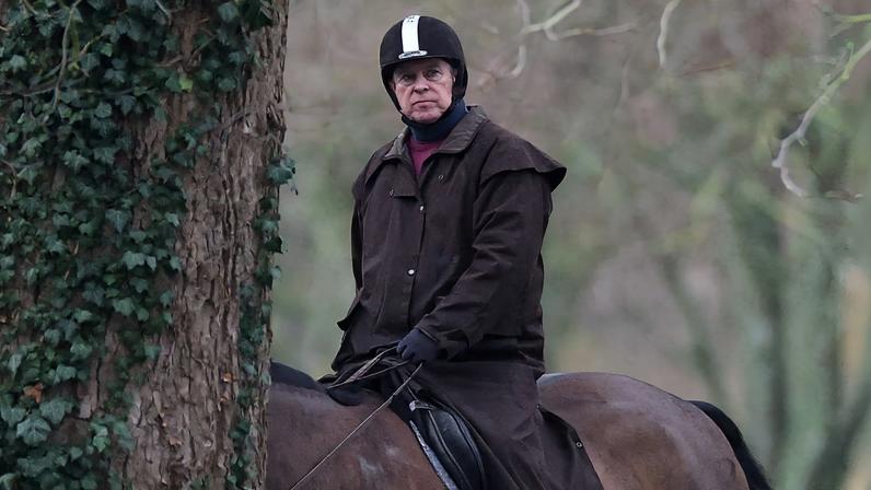 Reino Unido avalia retirar Andrew da linha de sucessão real, diz oficial