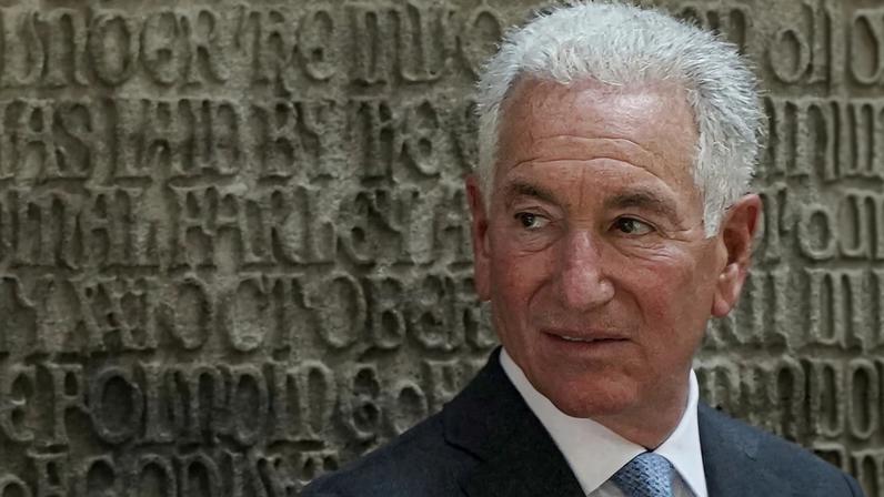 Ausências do enviado de Trump à França elevam atrito diplomático